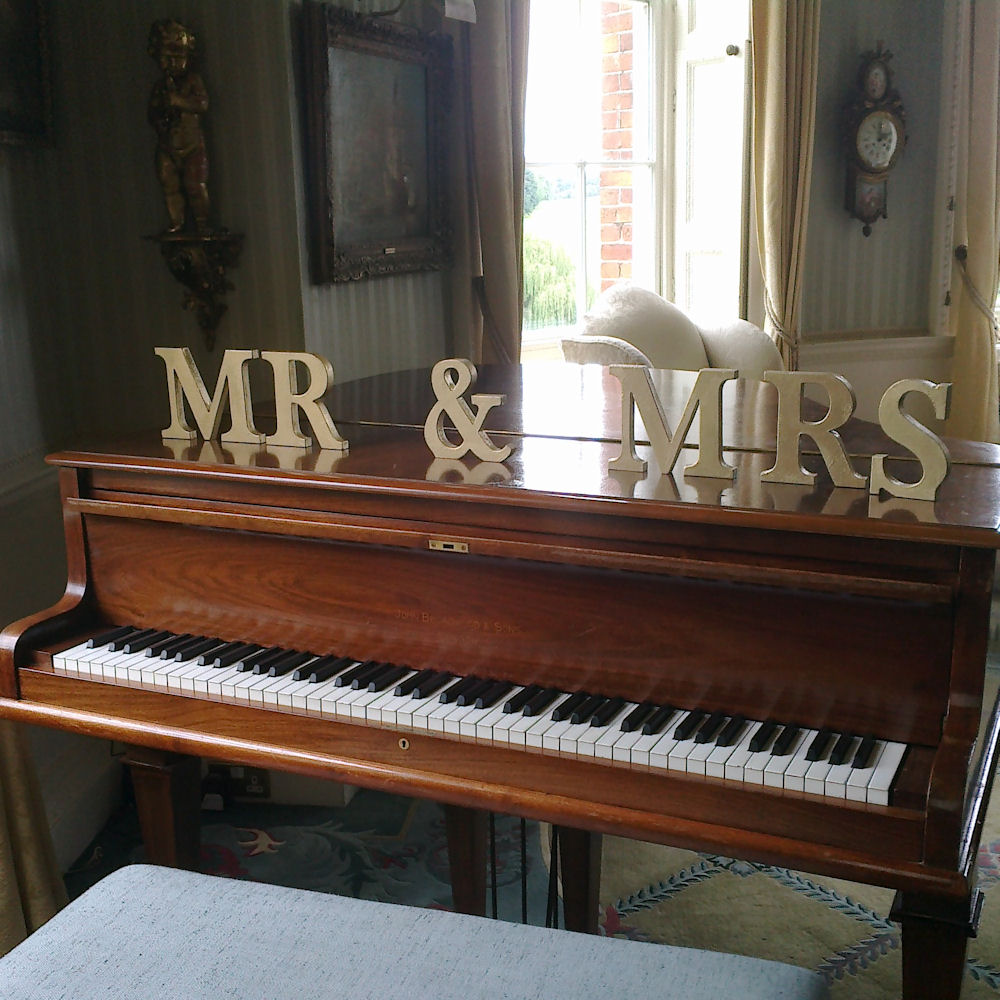 White Mr & Mrs Sign 1