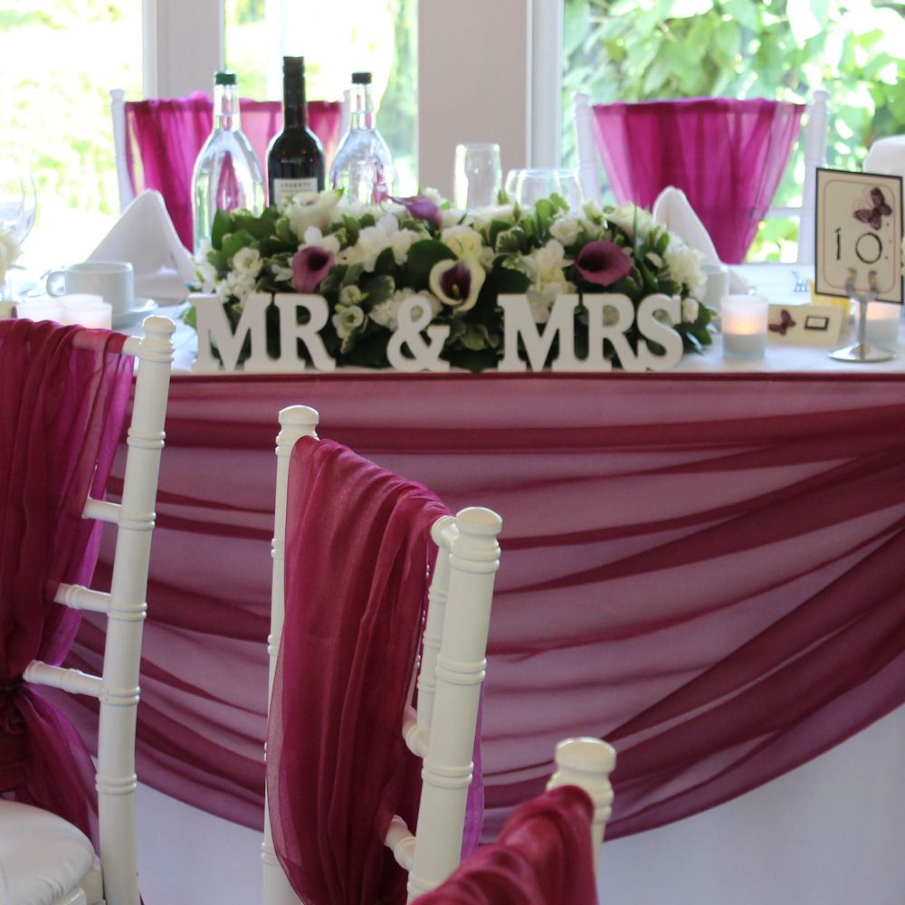 White Mr & Mrs Sign 2