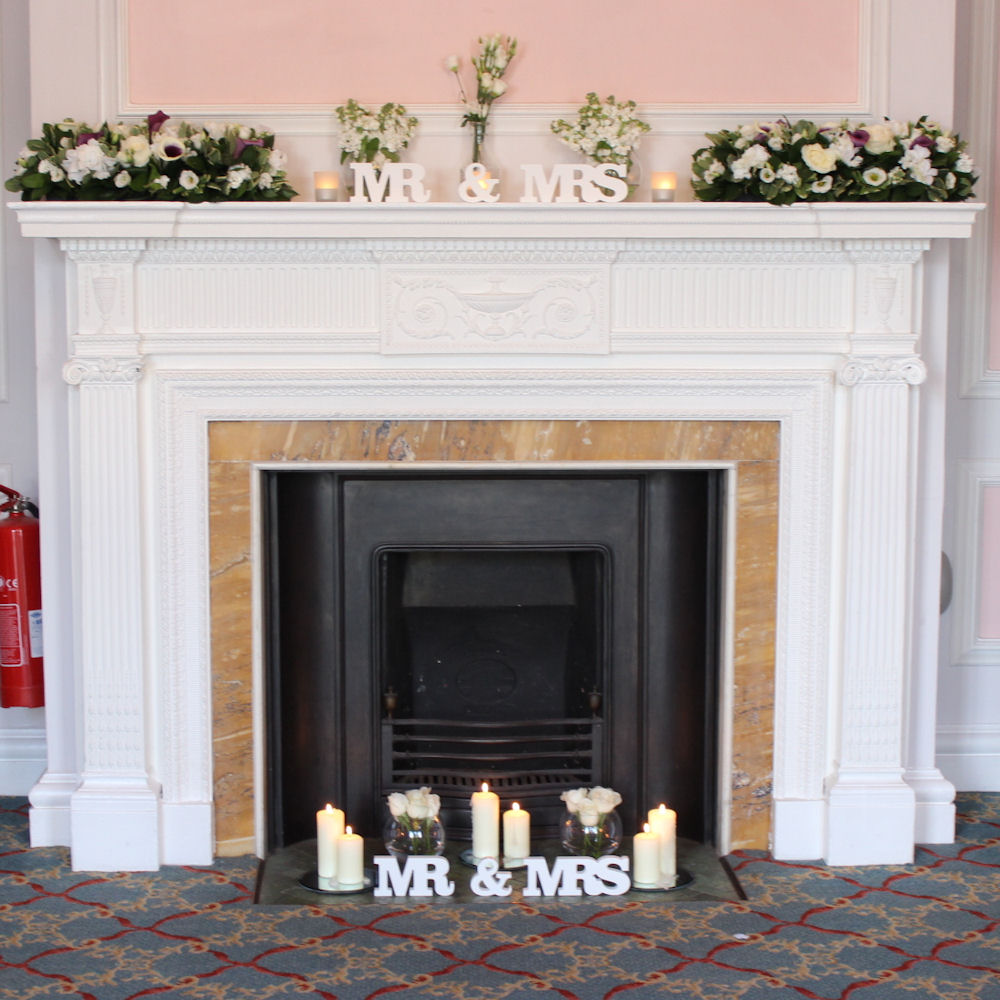 White Mr & Mrs Sign 3