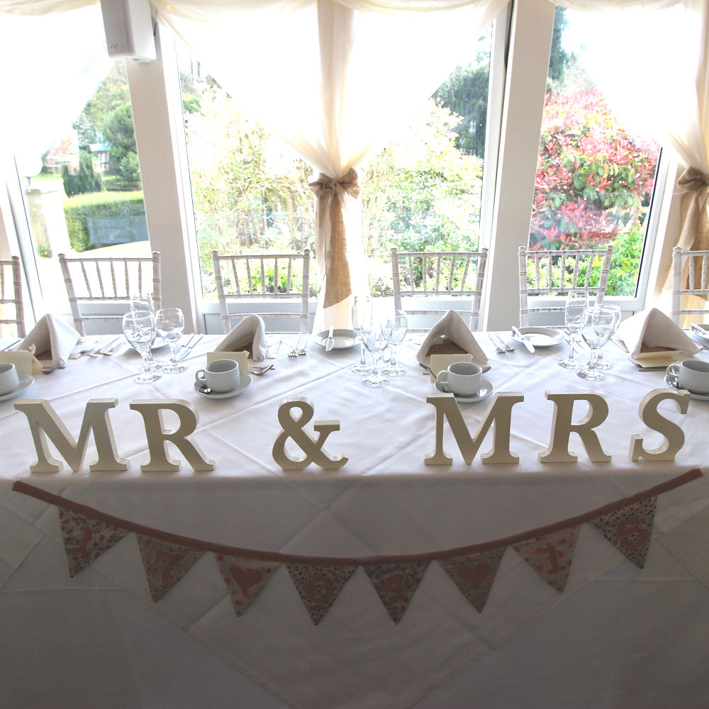 White Mr & Mrs Sign 4