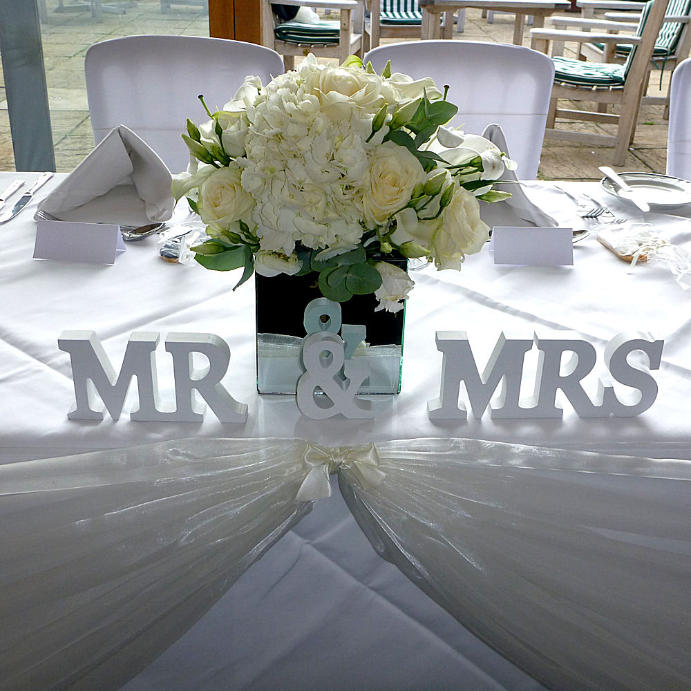 White Mr & Mrs Sign 8