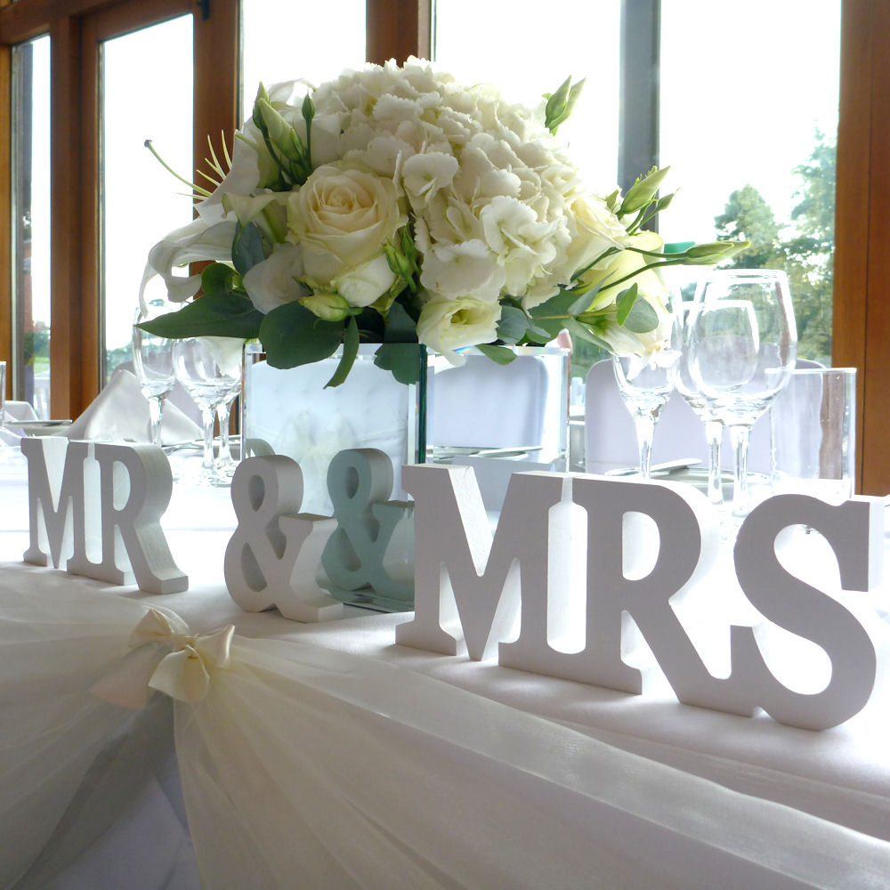 White Mr & Mrs Sign 8