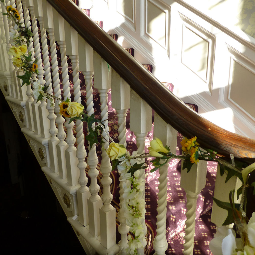 Ivy with Fairy Lights & Flowers Hire - Image 8