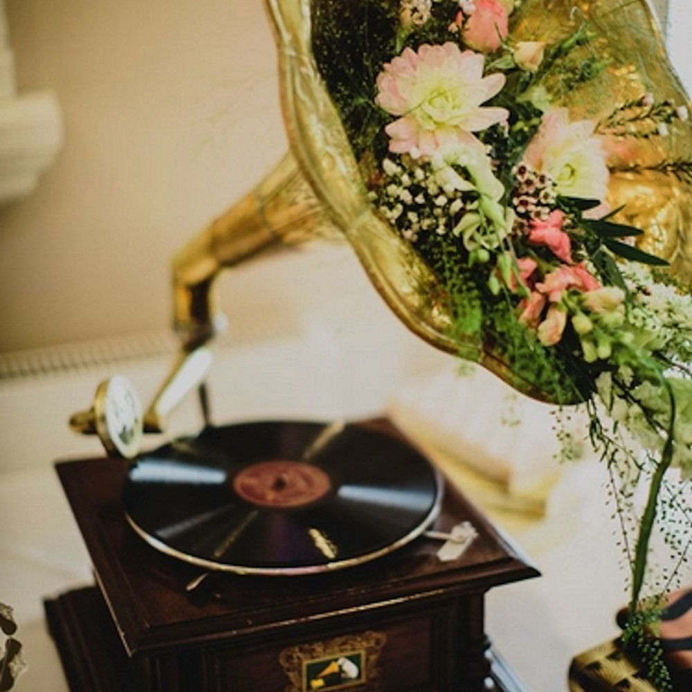 Vintage Style Gramophone Hire - Image 6