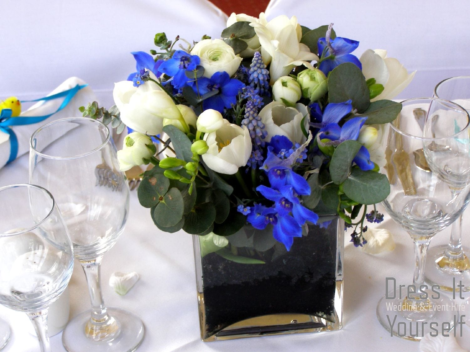 Cube Tank Vase Blue & White