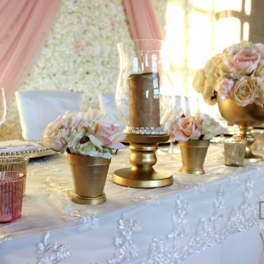Curvy Hurricane Vase Wind-Light with Pillar Candle