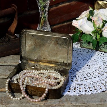 Old Vintage Tins to Hire