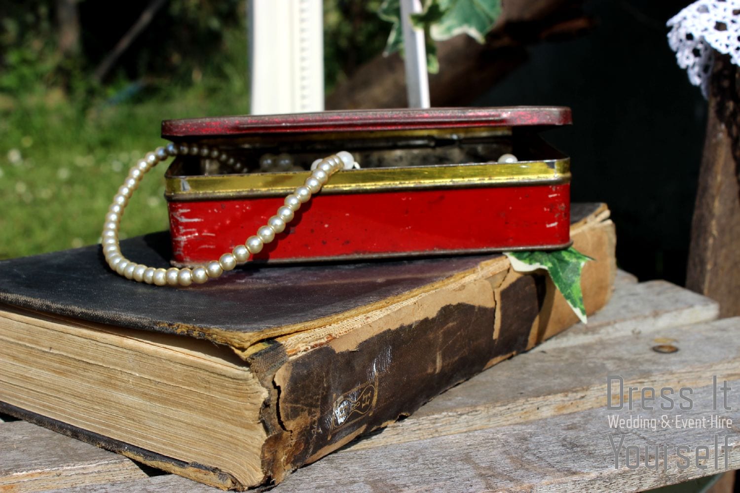 Old Vintage Tins to Hire
