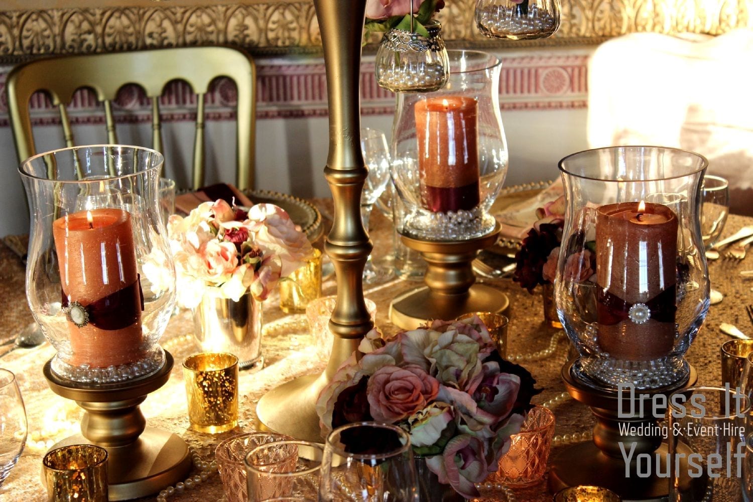 Curvy Hurricane Vase Wind-Light with Pillar Candle