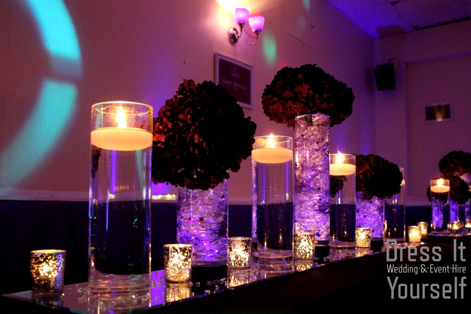 Cylinder vase with Deco Balls and Purple LED