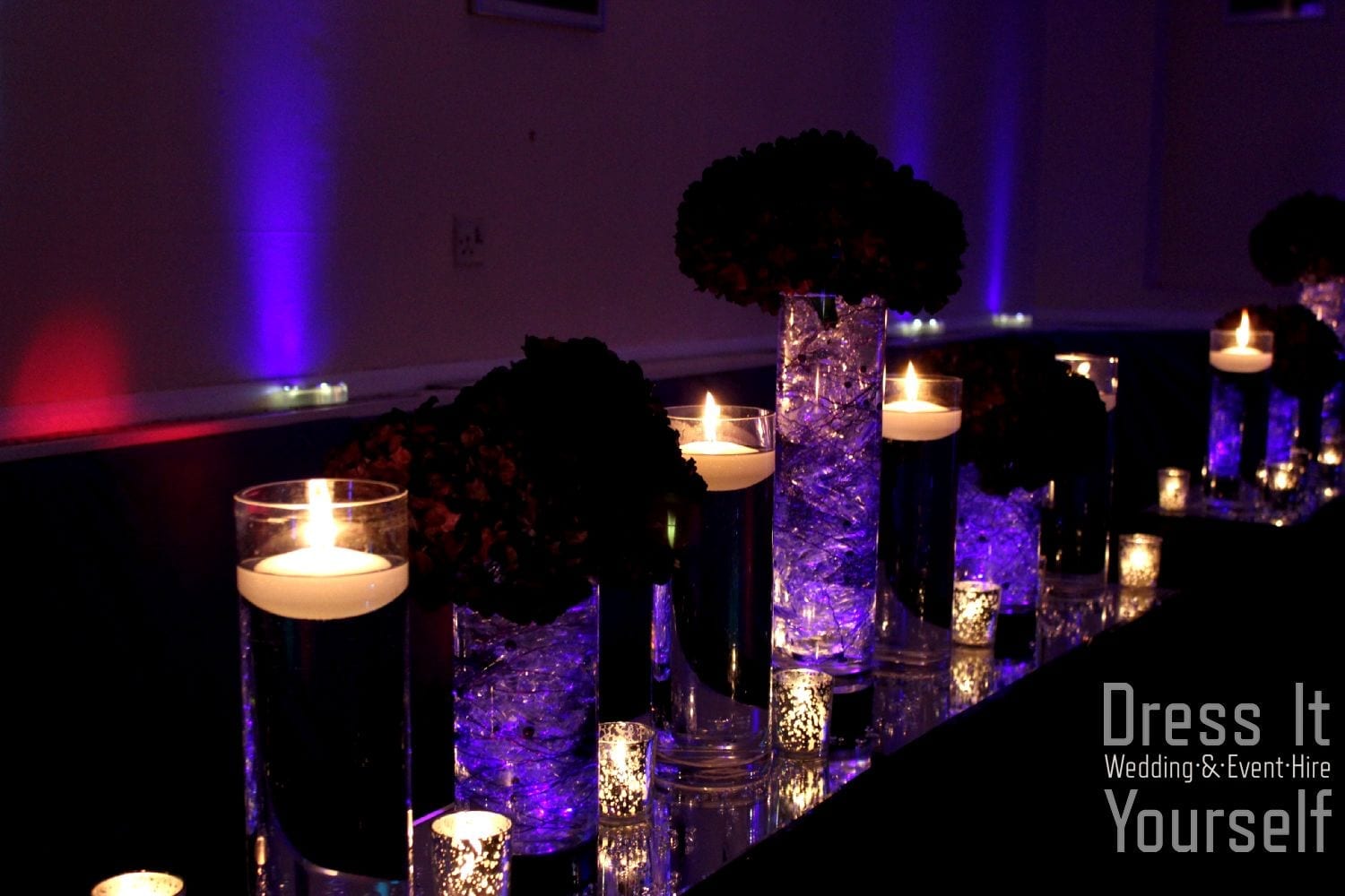Cylinder vase with Deco Balls and Purple LED