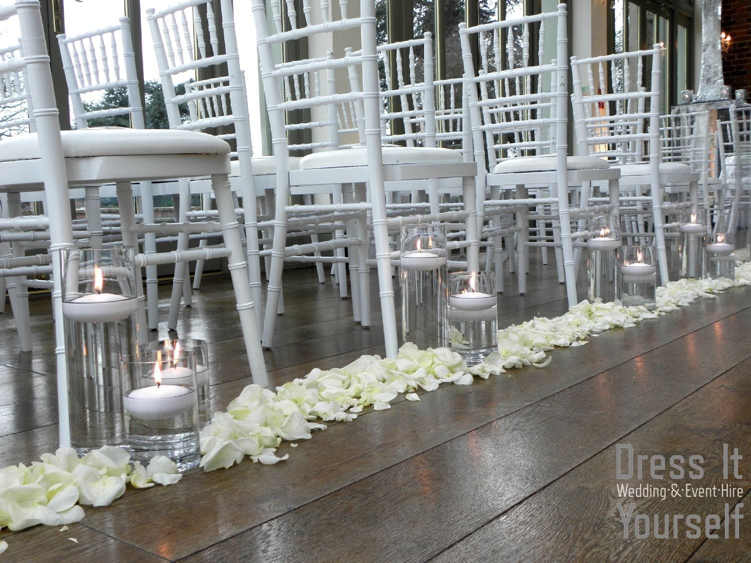 Cylinder Vase with Floating Tea Lights