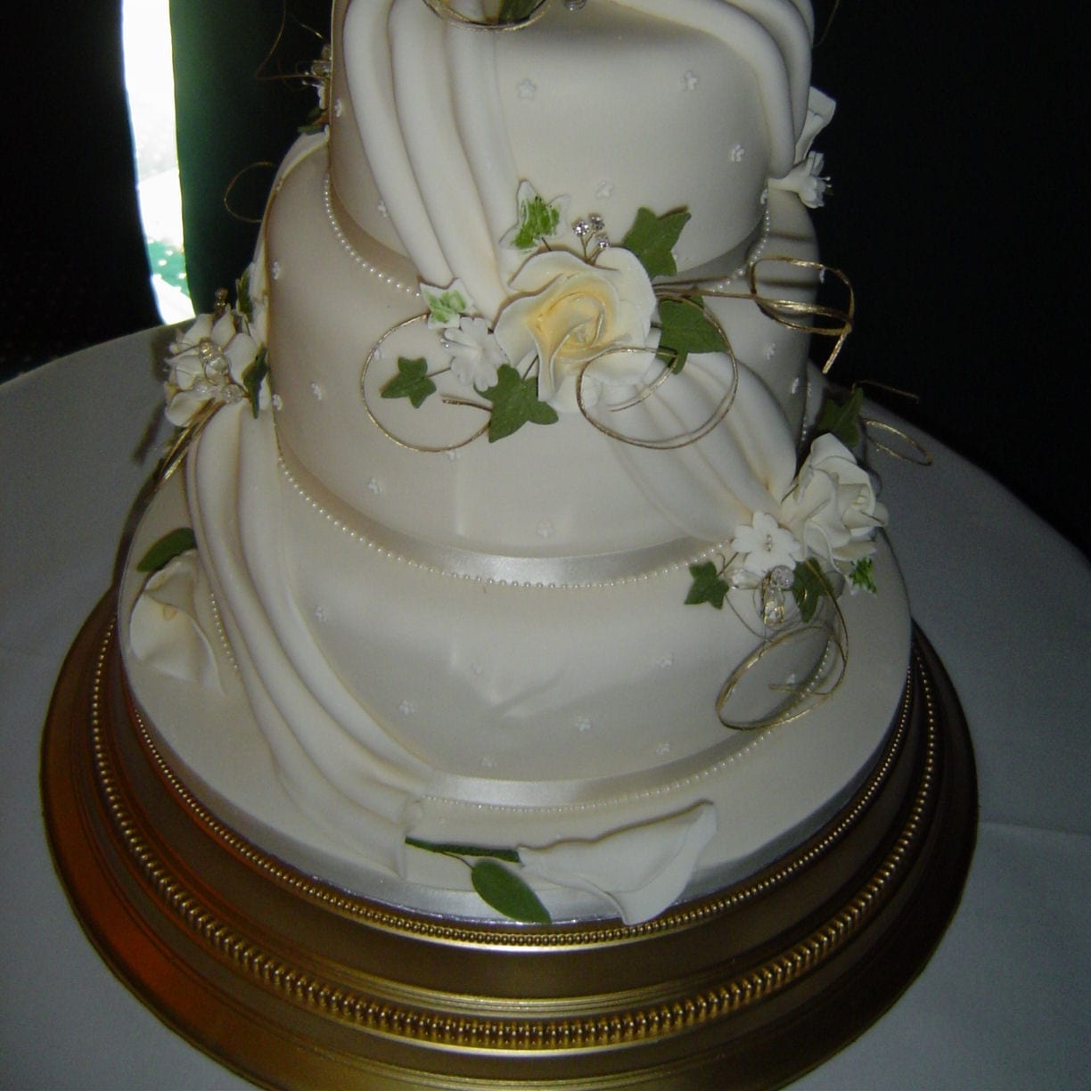 Gold Round Cake Stand