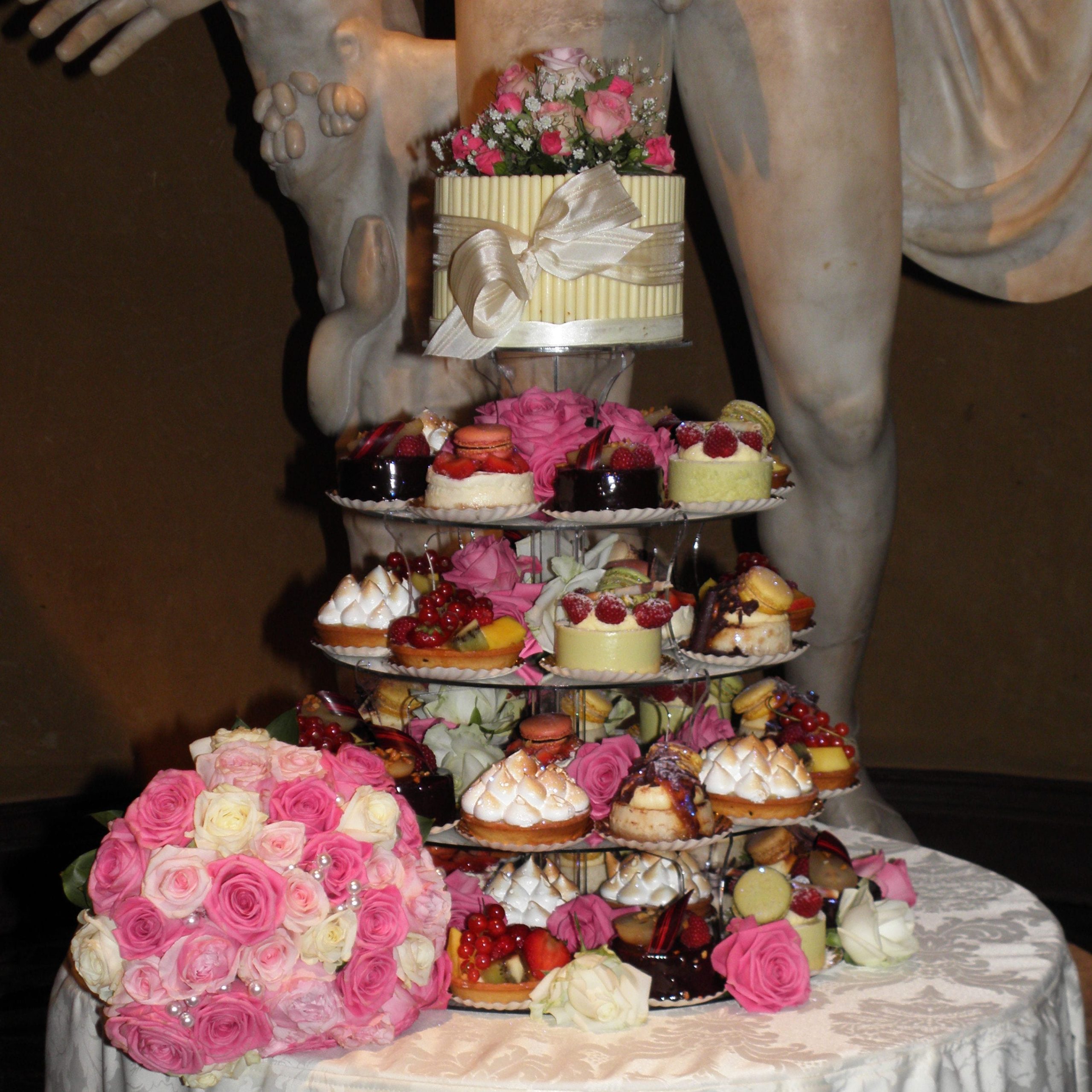 Clear Perspex Acrylic Cup Cake Stand