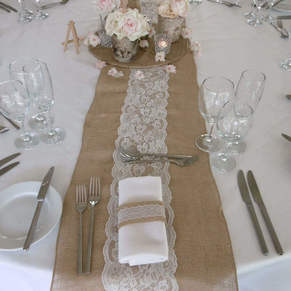 Hessian Runner with Lace in Centre 1