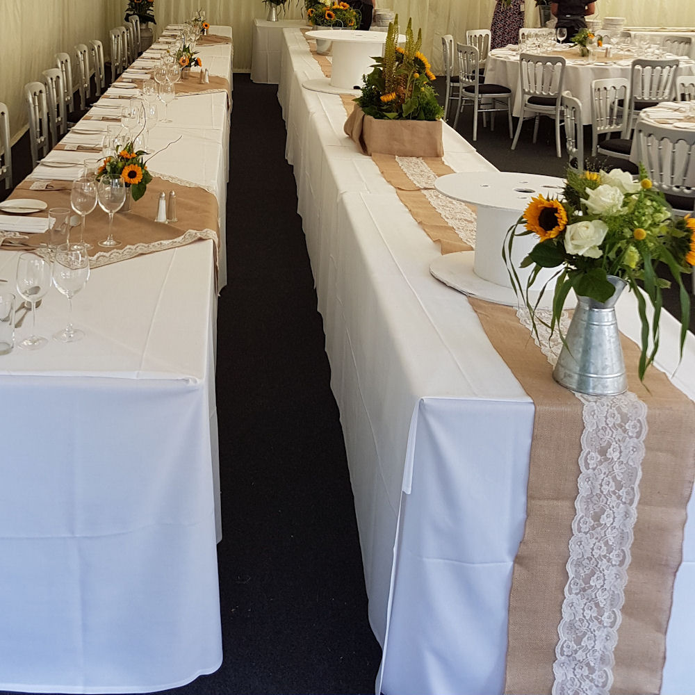 Hessian Runner with Lace in Centre 2