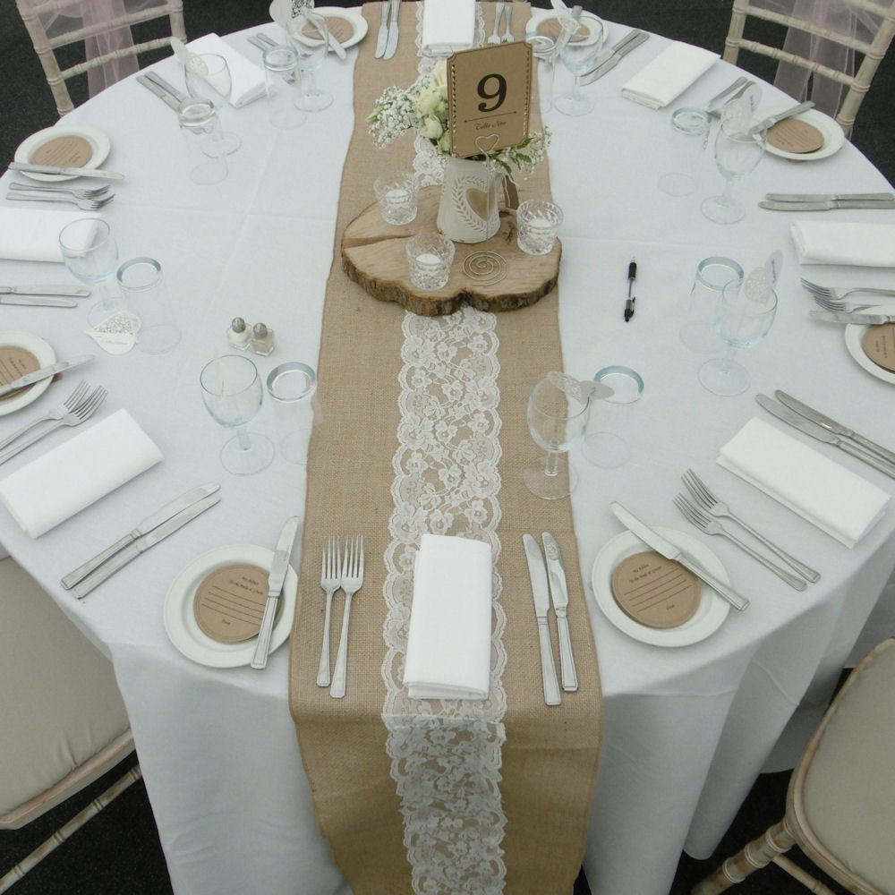 Hessian Runner with Lace in Centre 4