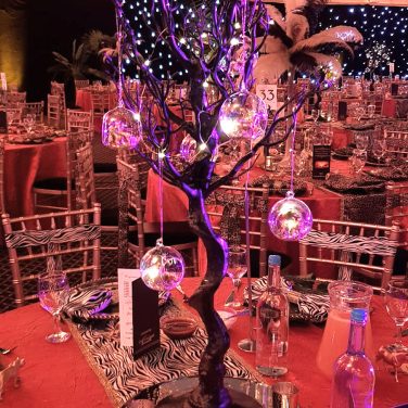 Manzanita Tree Centrepiece with Animals & Globes