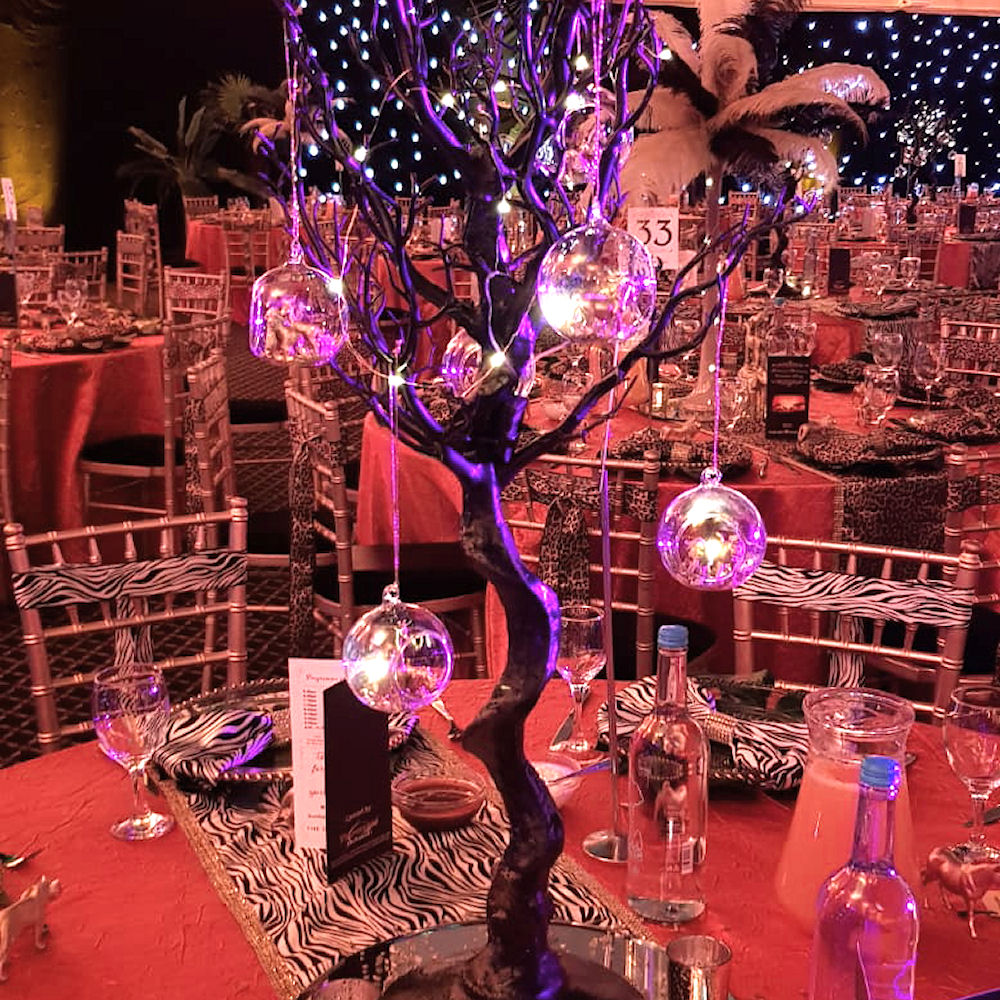 Manzanita Tree Centrepiece with Animals & Globes
