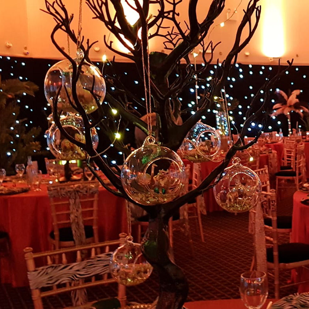 Manzanita Tree Centrepiece with Animals & Globes