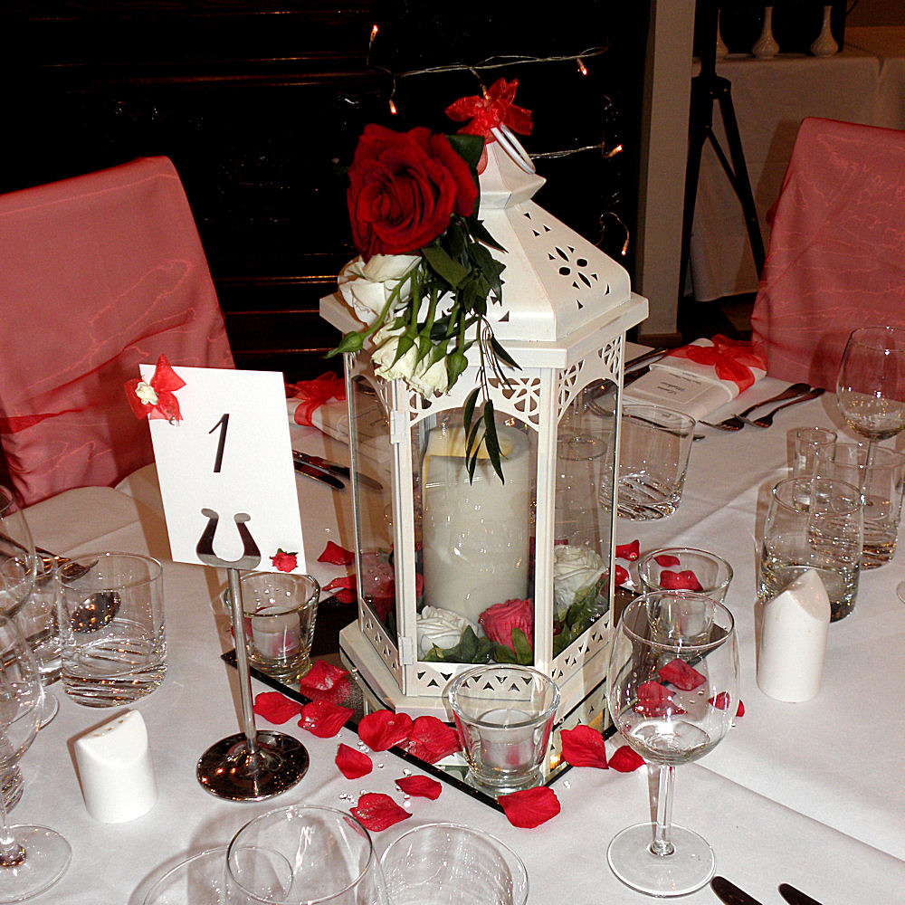 Ivory Vintage Lantern Centrepiece 1