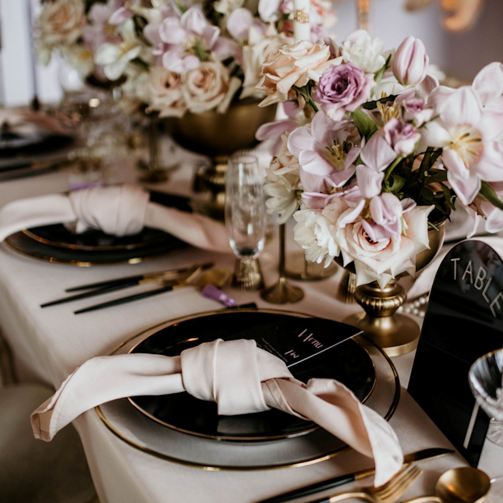 Gatsby wedding at Moggerhanger Park Photos by Doriane Descamps Gold, Nude vendella blush and black (13)