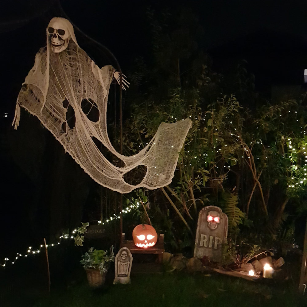 Graveyard Props Package Hire - Image 5