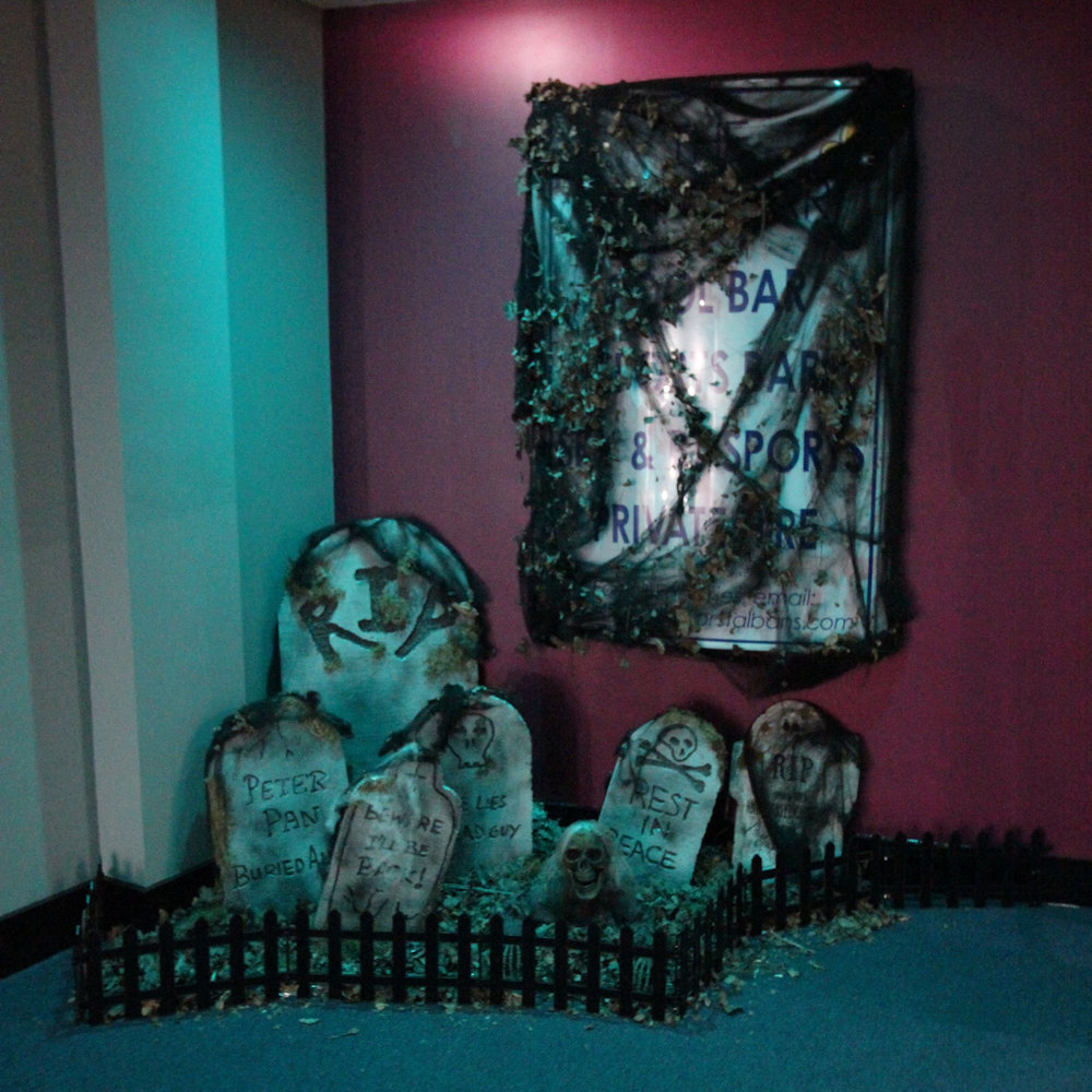Graveyard Props Package Hire - Image 4