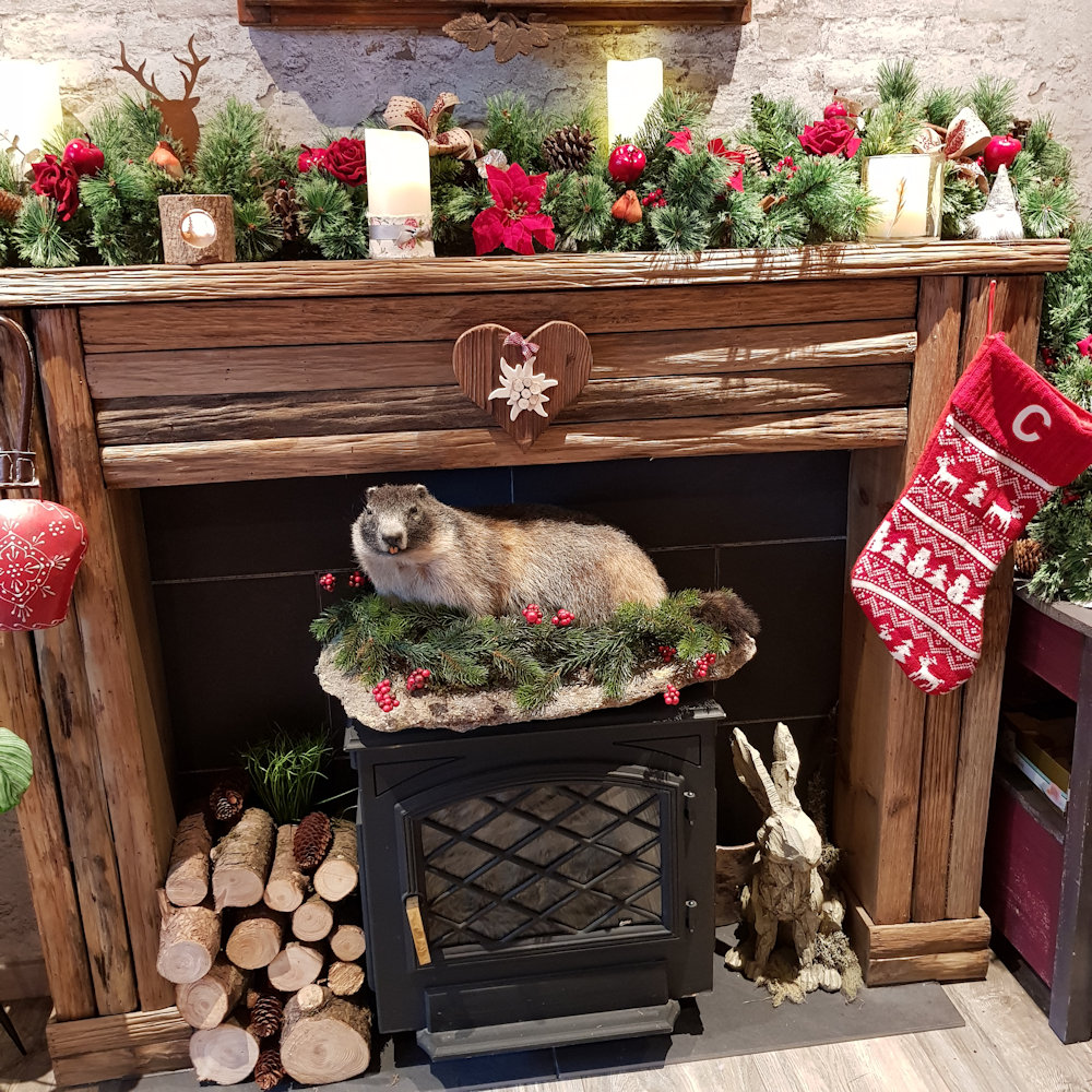 Undecorated Pine Spruce Christmas Garland 1.8m Hire - Image 11