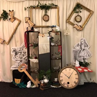 Giant Key Alice in Wonderland Secret Garden (1)