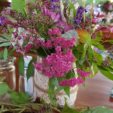 Tins with lace and String wild flowers long table