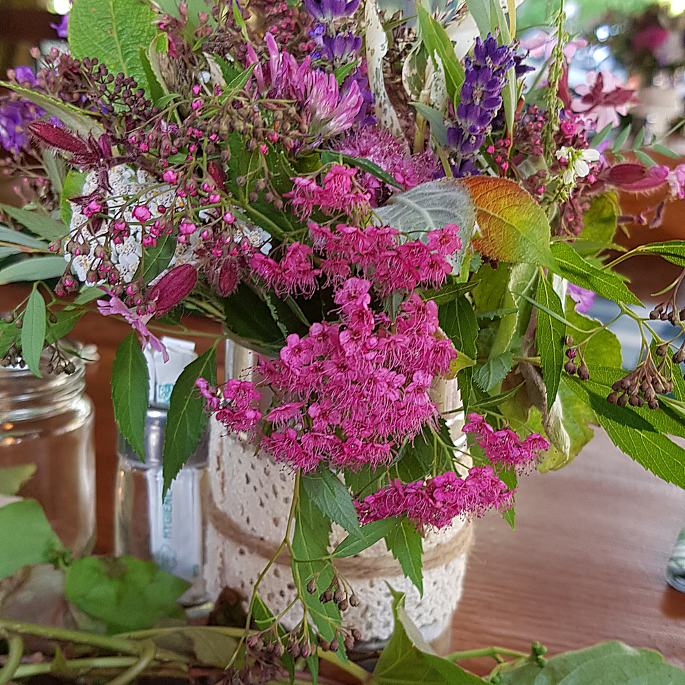 Tins with lace and String wild flowers long table